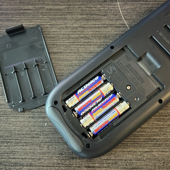 TEXAS INSTRUMENTS TI-84 Plus graphing calculator with pink silicon case - Picture 4 of 9